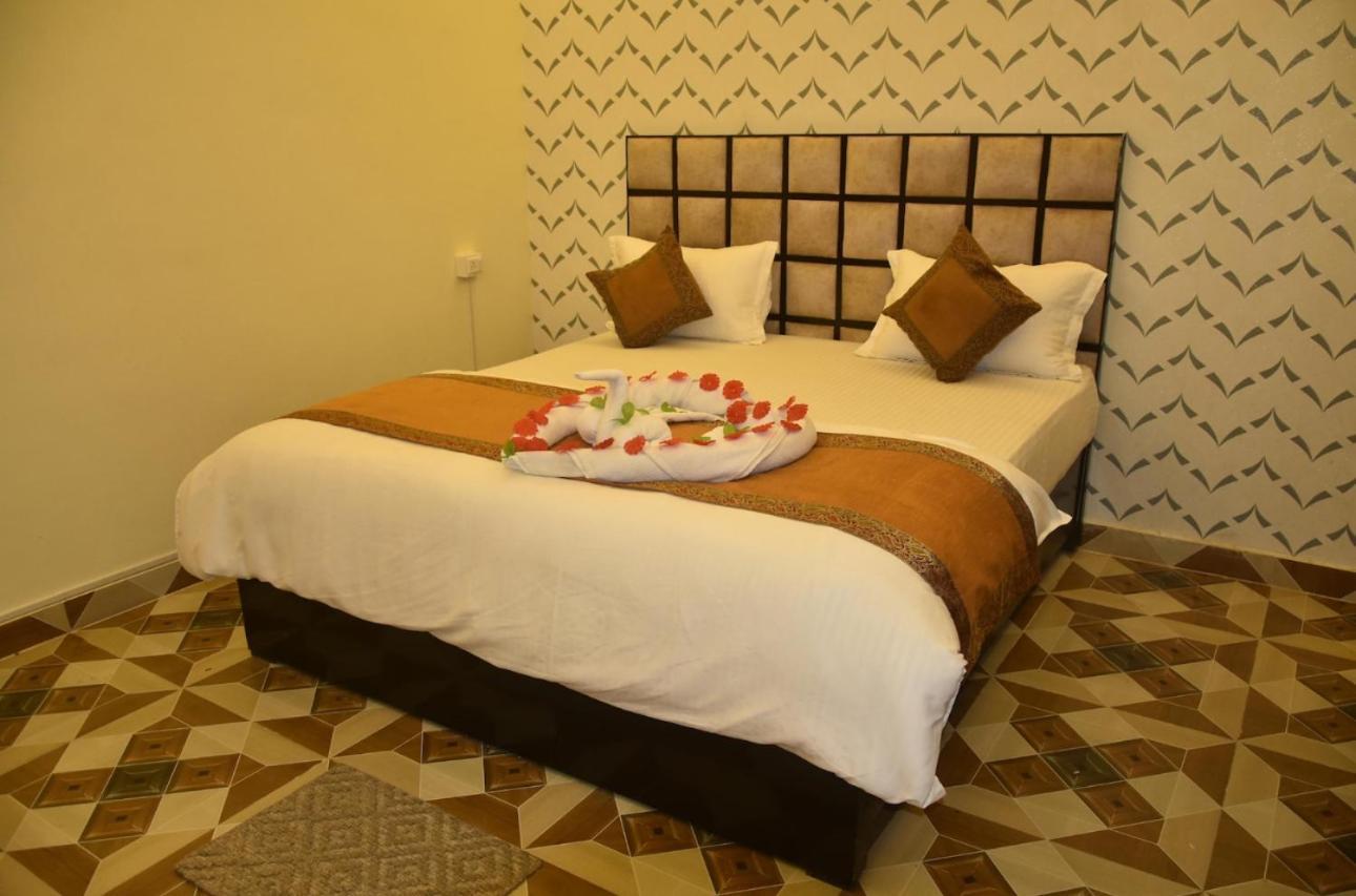 De Costa Palace - Pick And Drop Available พาราณสี ภายนอก รูปภาพ